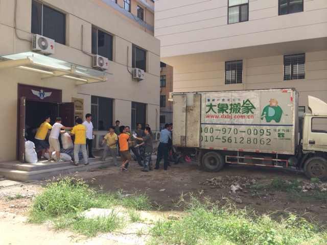 北京大象搬家運輸賑災(zāi)物資